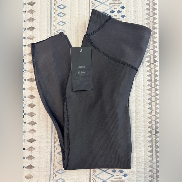 ✨Special Edition✨Lululemon Base Pace HR Tight 25" *Two-Tone Ribbed - Picture 2 of 7